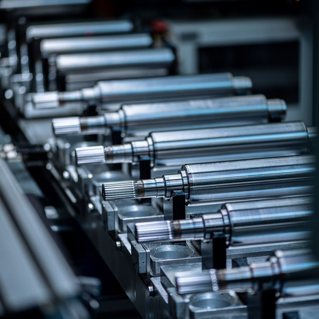 thyssenkrupp_en's tweet photo. The transformation of the #automotive industry is in full speed. 🏎️ With alternative #drivecomponents, innovative #lightweight solutions, #steeringsystems and #shockabsorbers, our team from thyssenkrupp Automotive Technology is equipped for the future: https://t.co/pUnsEvbjJ4 https://t.co/5iSphWTXf4