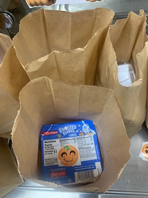 MCPSVANutrition's tweet photo. If you go to @HappyHaydon  don't forget to snag a breakfast bag. You've got two more days to find a pumpkin sticker in your bag and win a prize 🎃 https://t.co/Mxhfl2vtsG