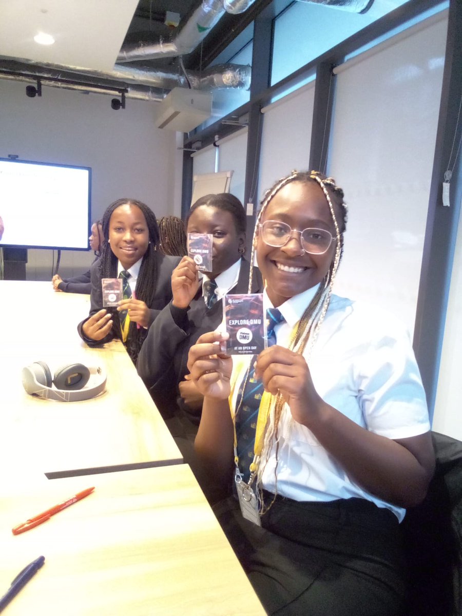 The Yr10 #StephenLawrence #Ambassadors were invited by the @SLRC_DMU to participate in a 'university campus life day'. This included expert careers advice, a campus tour and a live performance by TapSymphony. The ambassadors thoroughly enjoyed the day.
#DMU #campuslife