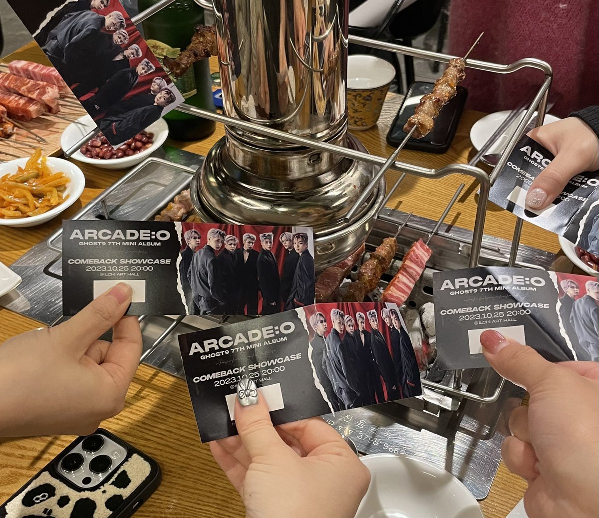 shzzangfan's tweet photo. 느낌좋은 고스티들과 😻
태그개껴 ㅁㅊ
#GHOST9 #고스트나인 
#ARCADE_HERE 
#고나야_나_여기있다
#수현아_까미_여기있다
#여기가_맛집이신 
#준성냠
#진우야_보여주고싶은_음식이_참많아
#강성아_이게_맛있강성 https://t.co/tYUlvakT8y