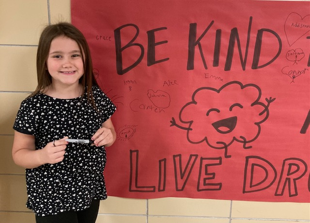 A fun book to read &amp; learn about the things that you can do to stay healthy &amp; #BeKindToYourMind as part of #RedRibbonWeek here at SES.  Afterwards, 2nd graders made a commitment to practice #HealthyHabits so their bodies &amp; minds can grow big and strong.
#WeAreMG <a href="/MGUSC_Goblins/">Summitville Elem</a>