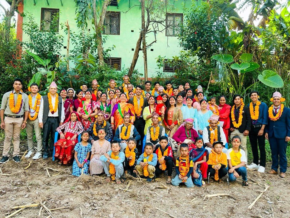 RONBupdates's tweet photo. Fun Question: What are some popular Aashirbad you get in Dashain? OR Which Aashirbad You want in this Dashain? 😁 #DoComment
Eg. सन्तानले डाँडा- काँडा ढाकुन , ठूलो हाकिम बन्नु https://t.co/hno7Yms5BY