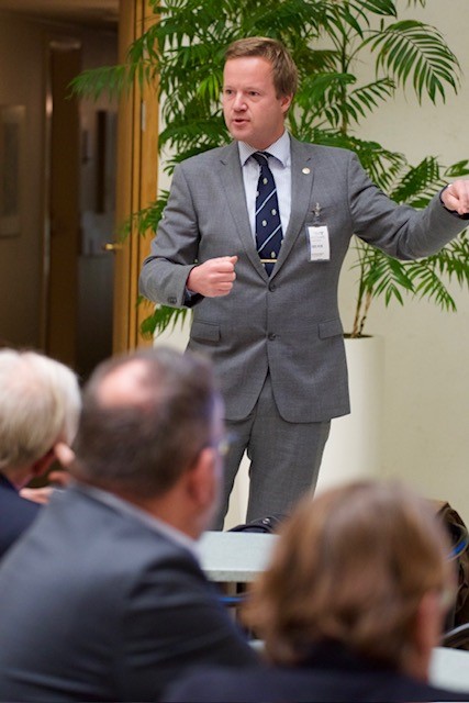 Sverige behöver få koll på sina grunda vattenområden.  Sjöfartsverket behöver ta fram djupdata över grunda vatten, under 6 meter. Vi talar för våra medlemmar, här finns även miljö- och beredskapsskäl. <a href="/Kryssarklubben/">Sve.Kryssarklubben</a> generalsekreterare på seminarium i riksdagen.<a href="/riksdagen_en/">Sveriges riksdag</a>