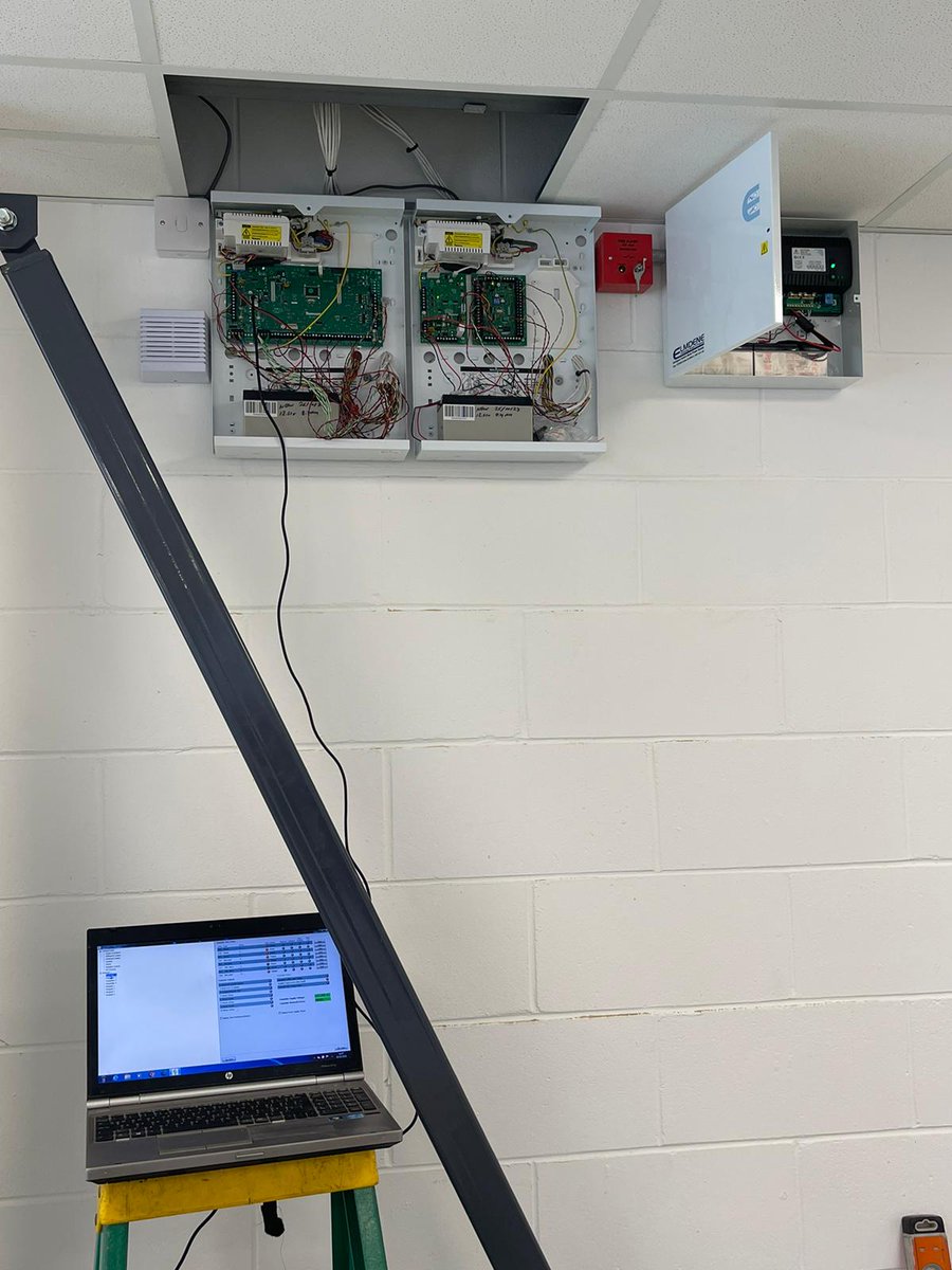BSASecAndFire's tweet photo. Two of our engineer's are doing a great job today with programming up a new alarm installation 🤩
.
#programming #installation #alarminstallation #supportlocal #suffolk #Norfolk https://t.co/yQ1HAKVHUC
