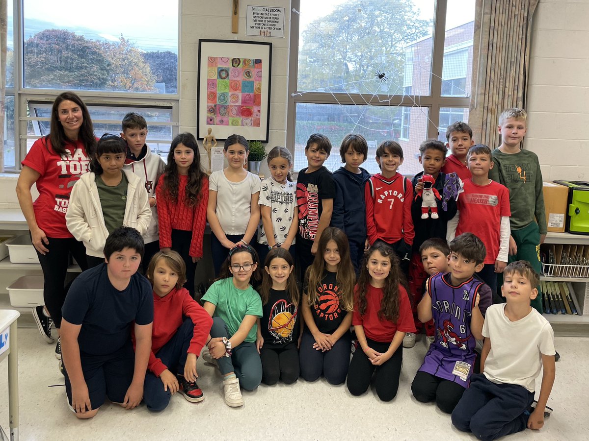 MrsBellissimo's tweet photo. Raptors season opener!  Let’s get in the spirit - go Raptors go! @StGregoryCS @TCDSB @Raptors https://t.co/ErvFdpayXH