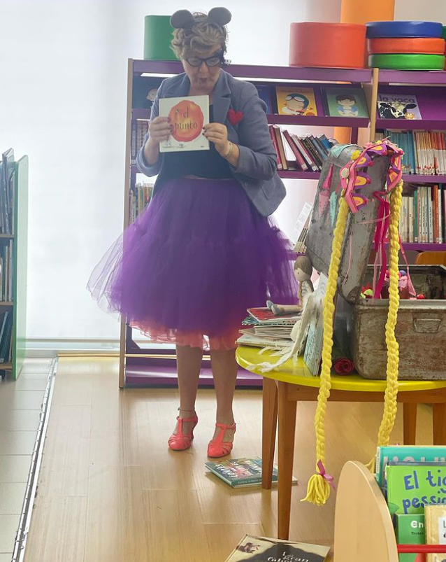Per celebrar el #DiadelesBiblioteques hem tingut convidats les mestres i nines i nins de 2n dels CEIP #NaPenyal i #JaumeFornaris a les biblioteques de #CalaMillor i #SonServera, i hem gaudit totes d'un contacontes sobre la lectura i les biblioteques📚amb na Margalida Amengual🌈
