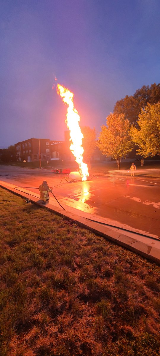 FCA_VisionAg's tweet photo. On the 19th we were able to provide LP for the Washington Fire Dept. for their training on how to attack LP fires.

We are grateful to be able to provide LP for this event and thankful we have wonderful local fire departments in all of our communities! https://t.co/7bpKTBTsD2