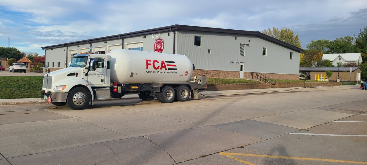 FCA_VisionAg's tweet photo. On the 19th we were able to provide LP for the Washington Fire Dept. for their training on how to attack LP fires.

We are grateful to be able to provide LP for this event and thankful we have wonderful local fire departments in all of our communities! https://t.co/7bpKTBTsD2