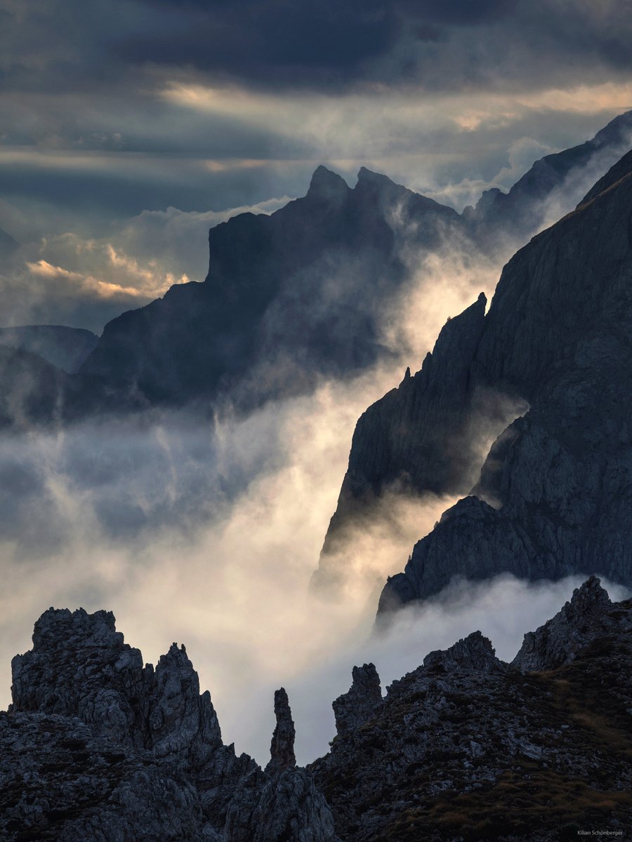 Needles &amp; Ridges
The fantastic rock sculptures of the Dolomites combined with a breathtakingly dramatic morning.

#landscapephotography #fog #dolomites