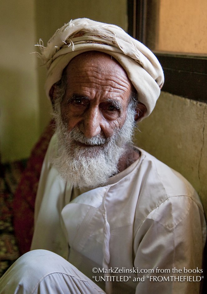 MarkZelinski's tweet photo. 2009 in #Oman, I found the face that completed a 35-year journey to create #UNTITLEDbook a global family album without words https://t.co/np2cju2noc The portrait is also included in #FROMTHEFIELD book. My #BooksThatHeal Initiative has gifted 8000 books to 120 charities worldwide. https://t.co/Yp4XwPMTZW