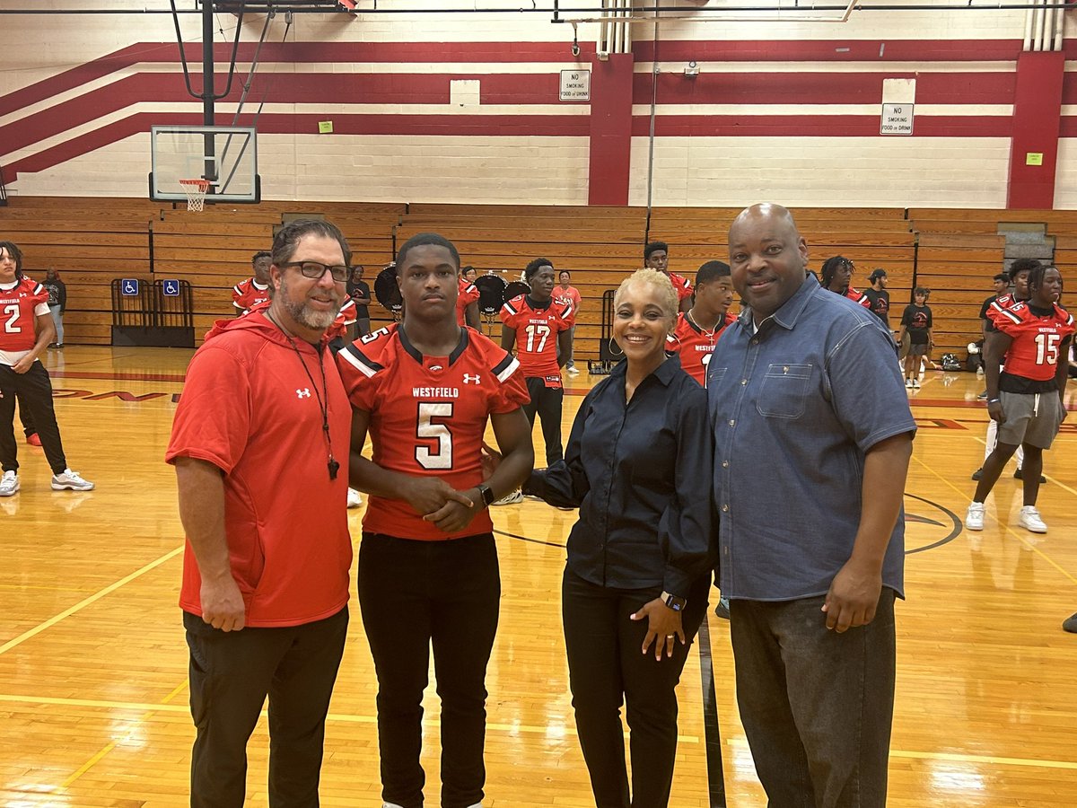 SpringISD's tweet image. LIVE from @whsmustangs—tune into @FOX26Houston at 9:20 am to catch @NateGriffFOX26’s “Making The Grade” segment featuring @breylonwyatt_6 and @gowestfieldfb @Meeks38 #WeAreSpring #Unstoppable