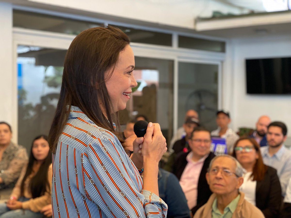 CarlosJRojas13's tweet image. Presente en reunión de @MariaCorinaYA con familias de #presospolíticos,víctimas y #defensoresDDHH,2M de vzlanos votaron en #Primarias2023 dándonos el mandato @ConMariaCorina de iniciar #gestaciudadana que venza a @NicolasMaduro conquistando libertad de secuestrados por la tiranía