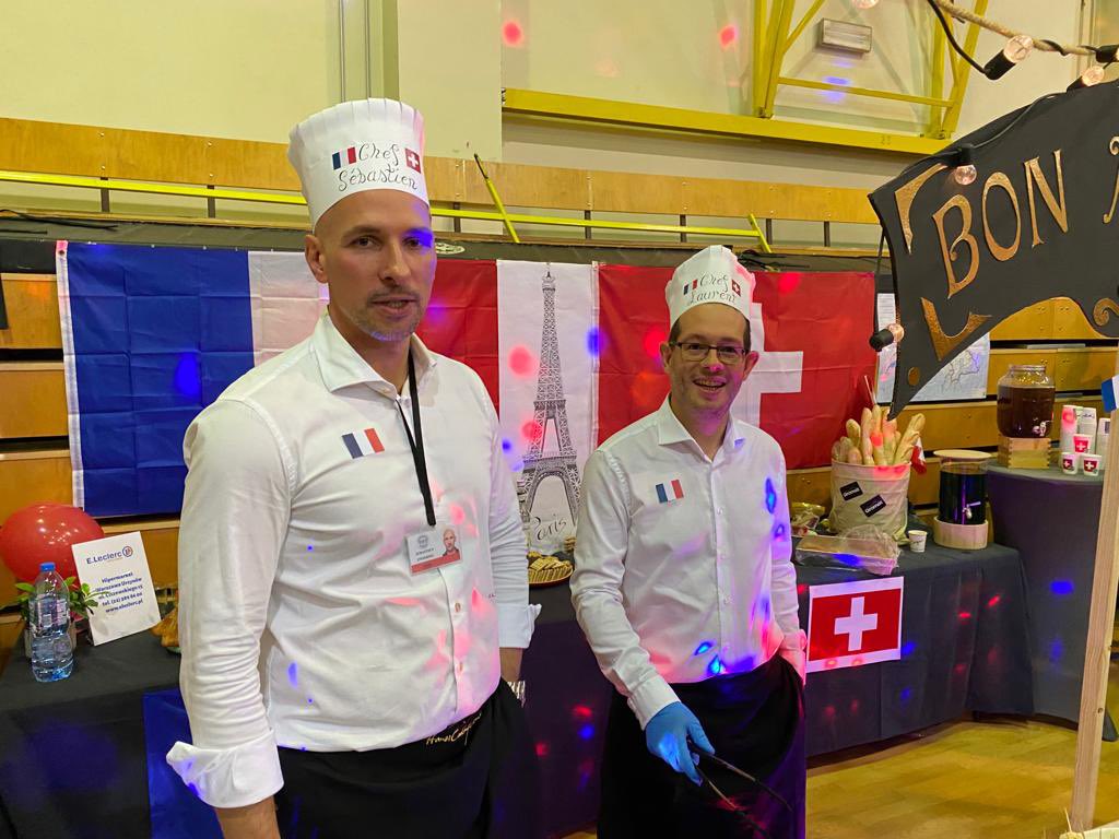 SwissPoland's tweet photo. ๐จ๐ญ๐ซ๐ท Celebrating #UNDay in unity at the American School of Warsaw! ๐ Switzerland & France join forces to support a sustainable and peaceful future, inspiring the young generation. #MultilaterismMatters ๐ค https://t.co/IVTYNEN1y2