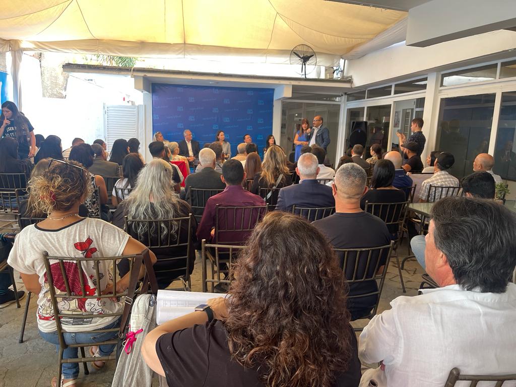 CarlosJRojas13's tweet image. Presente en reunión de @MariaCorinaYA con familias de #presospolíticos,víctimas y #defensoresDDHH,2M de vzlanos votaron en #Primarias2023 dándonos el mandato @ConMariaCorina de iniciar #gestaciudadana que venza a @NicolasMaduro conquistando libertad de secuestrados por la tiranía