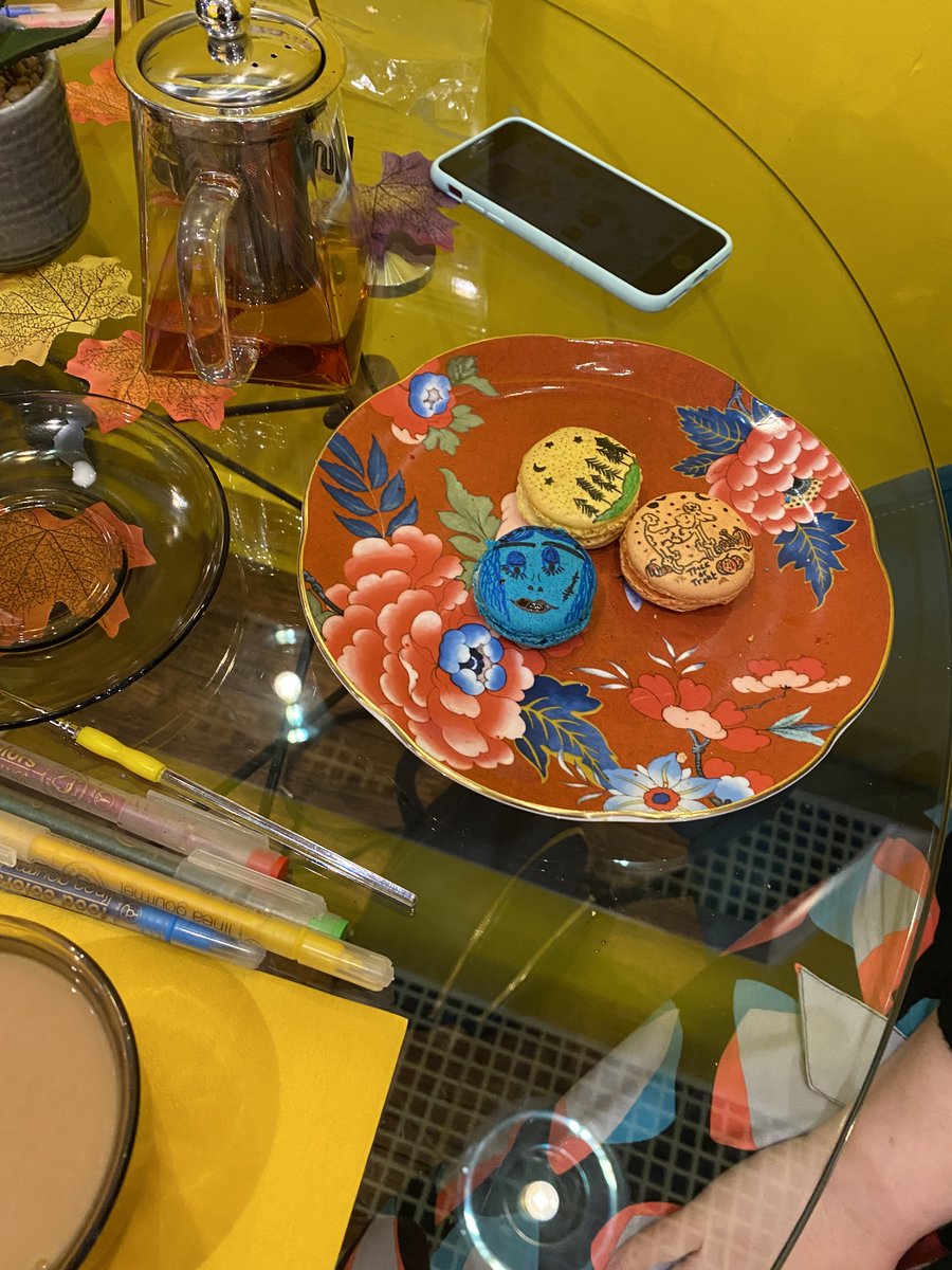 iammissmacaroon's tweet image. Unlock your inner artist and indulge in the art of macaroon painting! Our customers are adding a unique twist to their sweet treats at Miss Macaroon. Join us for a delightful experience that&apos;s as colorful as it is delicious. #MissMacaroon #macaroonpainting #Communityhelp #Macsmad