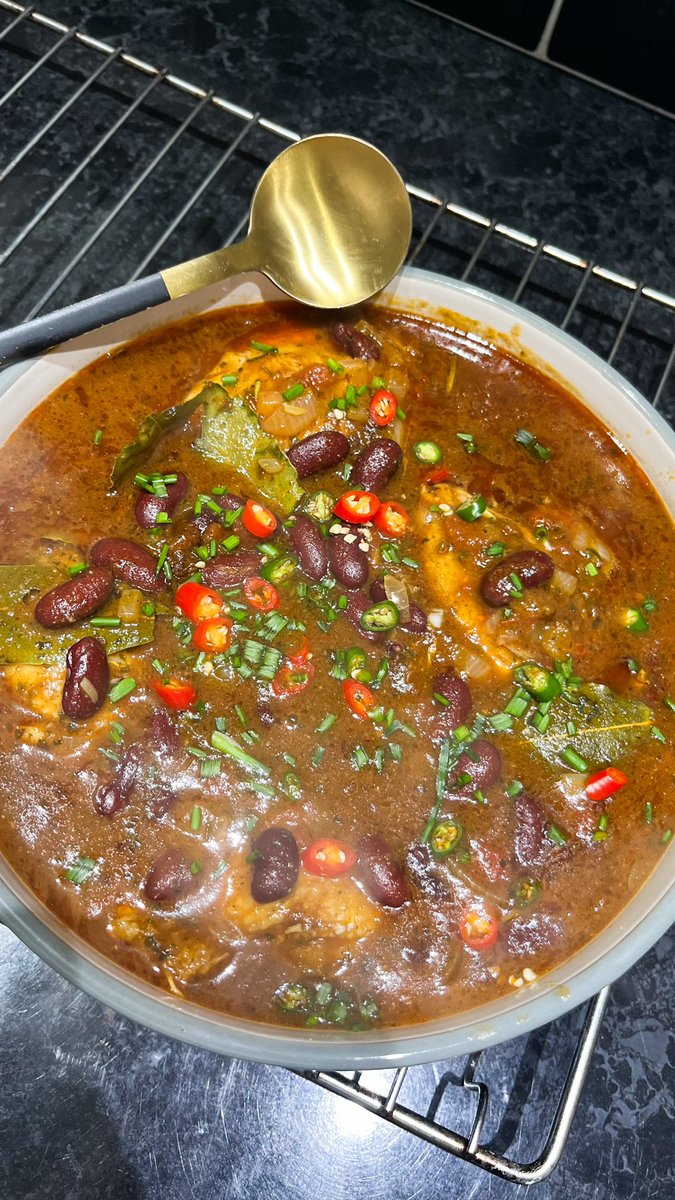 Mmmm apa ndabika hangu.🥰
Ndanakirwa mhani
Chicken and Red Kidney Stew🤍

#inthekitchenwithruvie