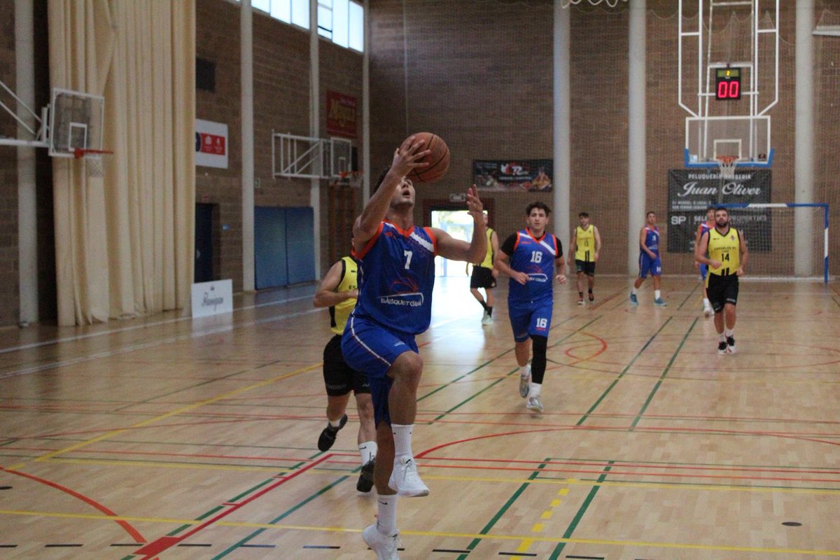 RadioCalvia's tweet photo. #Deportes🏀🏉

⛹🏻‍♀️ Sabina Burguera, jugadora del Aleris @basquetcalvia 

⛹️ Miki Santandreu, miembro del Flanigan Calvià

🏉 Juanma Seoane, manager de @eltororugbyclub 

🎧👉 https://t.co/4gUItWYN7z https://t.co/oq9x6mZssq