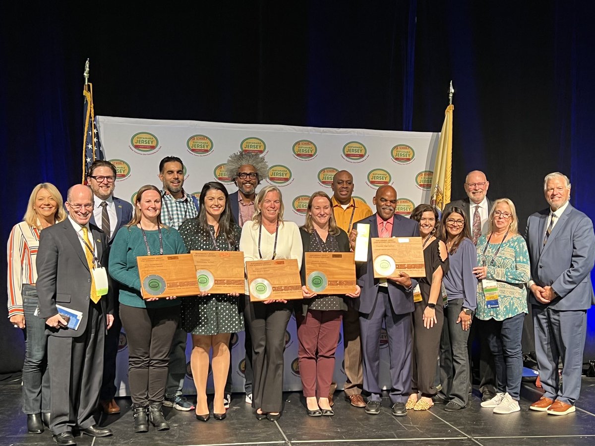 Pape_CES_FTPS's tweet photo. Shoutout to Mrs. Ellmyer and the rest of the CES Green Team for all of their efforts in achieving the Sustainable Jersey bronze award status! https://t.co/EkHdXuDpEn