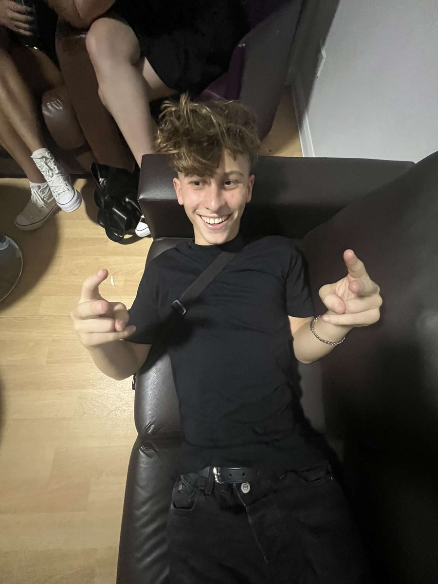 SamAM100 tweet media