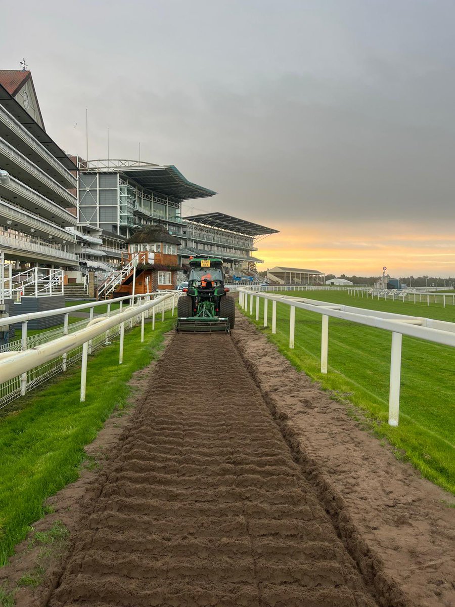 zacharias_jones's tweet image. Work underway at York Racecourse. 6” dug off, replaced with fibre rootzone, harrowed, compacted and seeded to bring body and strength to a high ware area💪🏻 @CSportsTurf