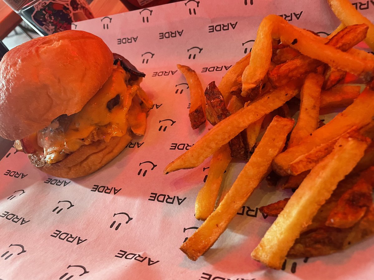 celiac's tweet photo. Hello #celiac community.  I’ve just moved to #spain and I’m pleasantly surprised at how many 100% #glutenfree places to eat I can find here! Here is the newest - Arde  =amazing #gf #burgers https://t.co/J1owJNDUT5