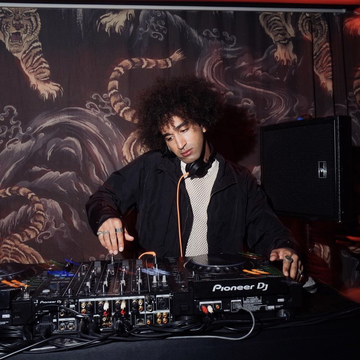From funk, soul and pop percolated through UK garage down to his principle love of hip-hop and trap.

cant waittttt