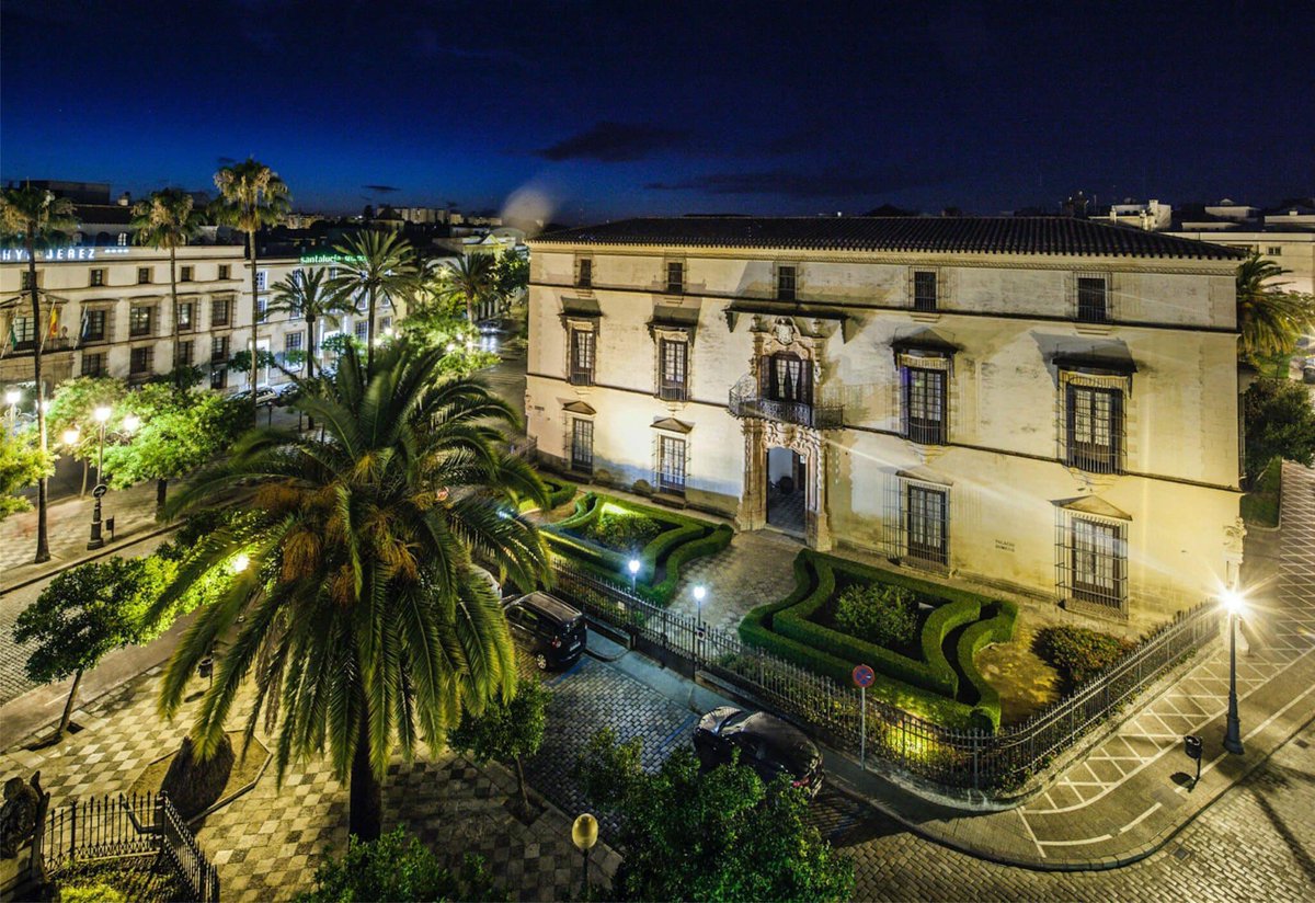 VisitJerez's tweet photo. The Domecq Palace belongs to the typology of bourgeois houses in Jerez during the second half of the 18th century. It serves as a prototype of the grand houses built by the aristocracy and the established wine-making families in the city. 

📷 Palacio Domecq https://t.co/izbteuAc0a