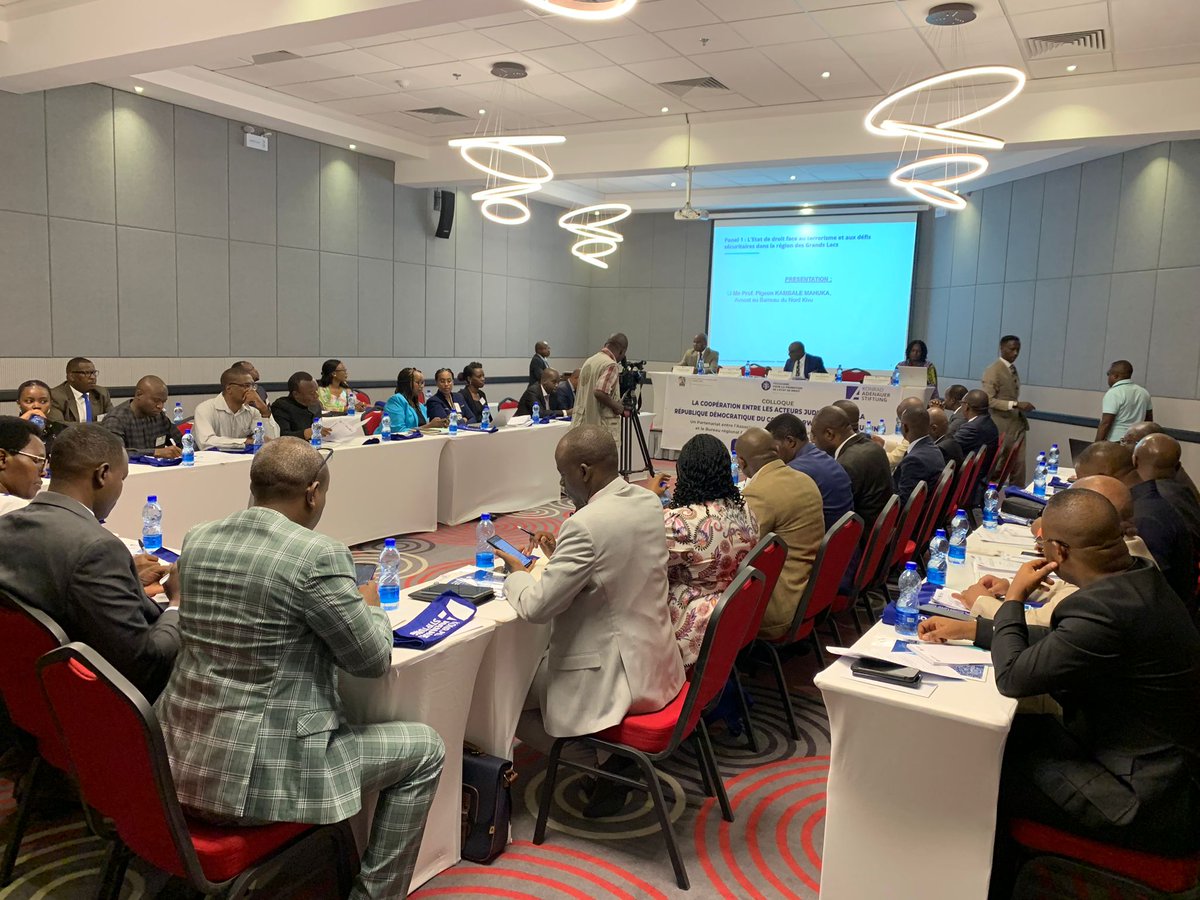 KAS_Etatdedroit's tweet photo. La troisième épisode de notre colloque sur la #coopération judiciaire des pays des #GrandsLacs avec l'#ABGL s'est tenue le 19 et 20 octobre à #Bujumbura au #Burundi. La #Ministre de la Justice a ouvert le colloque ensemble avec le Président de la #CourSuprême.
#NTIC #Etatdedroit https://t.co/jQC8OPP0rk