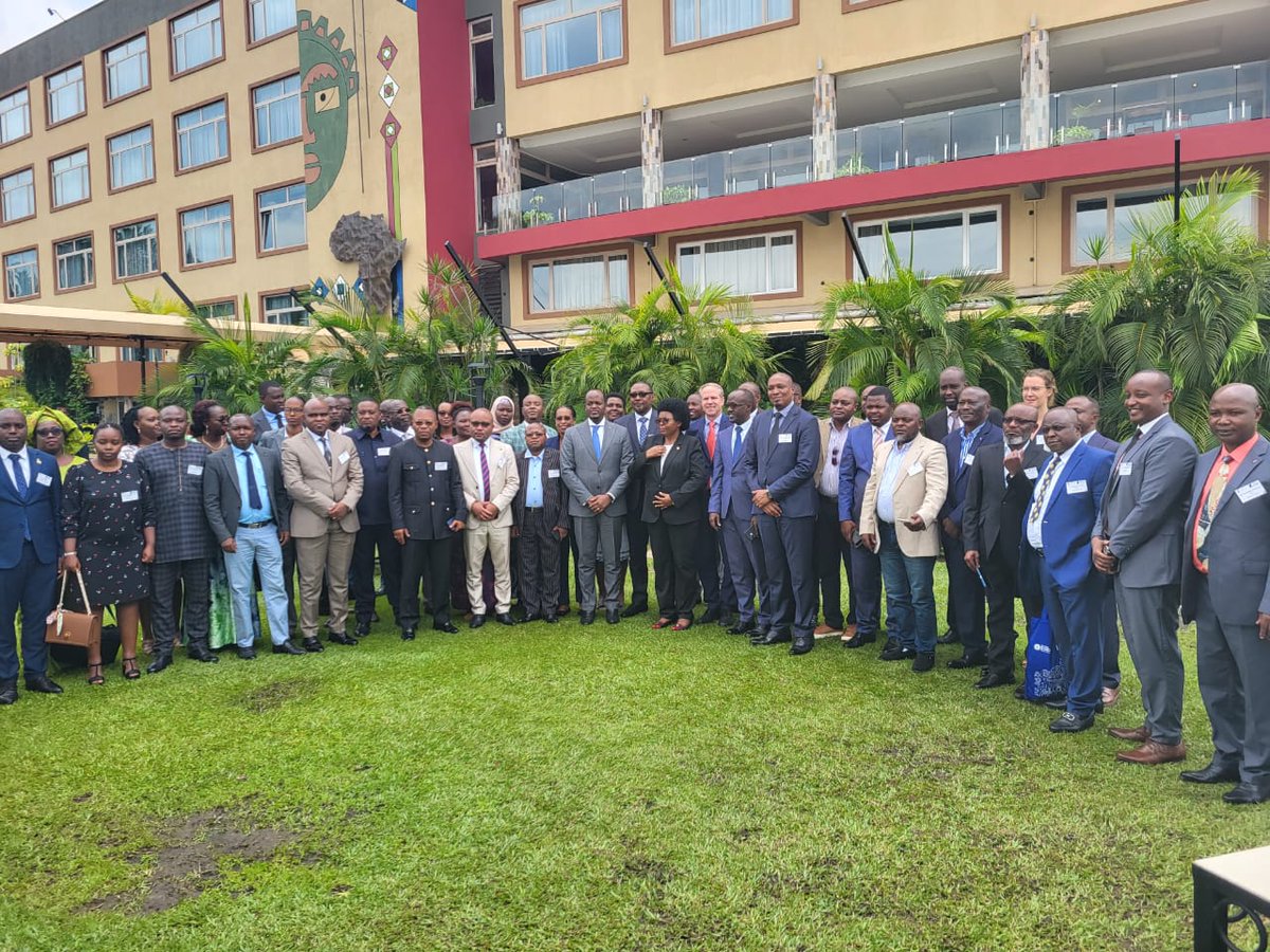 KAS_Etatdedroit's tweet photo. La troisième épisode de notre colloque sur la #coopération judiciaire des pays des #GrandsLacs avec l'#ABGL s'est tenue le 19 et 20 octobre à #Bujumbura au #Burundi. La #Ministre de la Justice a ouvert le colloque ensemble avec le Président de la #CourSuprême.
#NTIC #Etatdedroit https://t.co/jQC8OPP0rk
