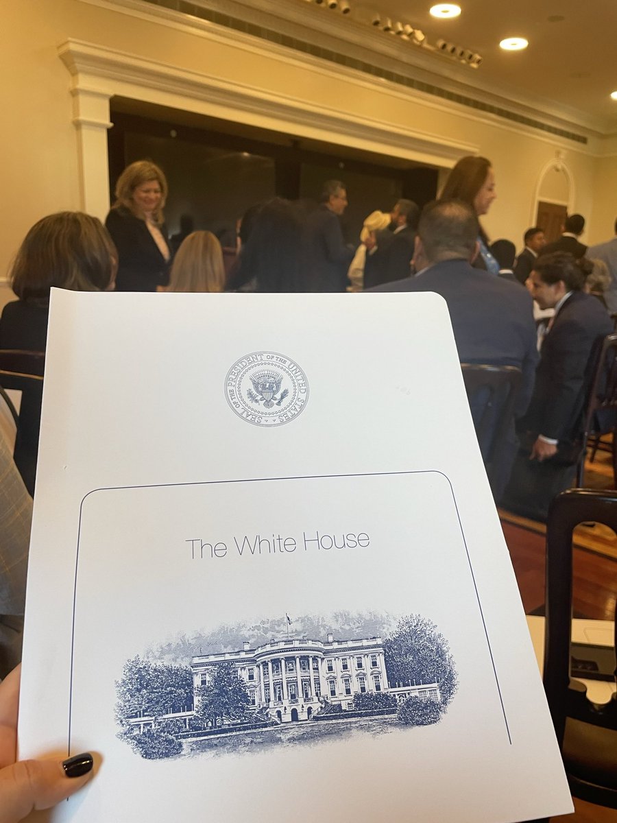 We are super proud of our Salvadoreña leader, <a href="/daysirebeca95/">Daysi Gonzalez 🟧</a> 🇸🇻, attending the Salvadoran American White House briefing this morning.