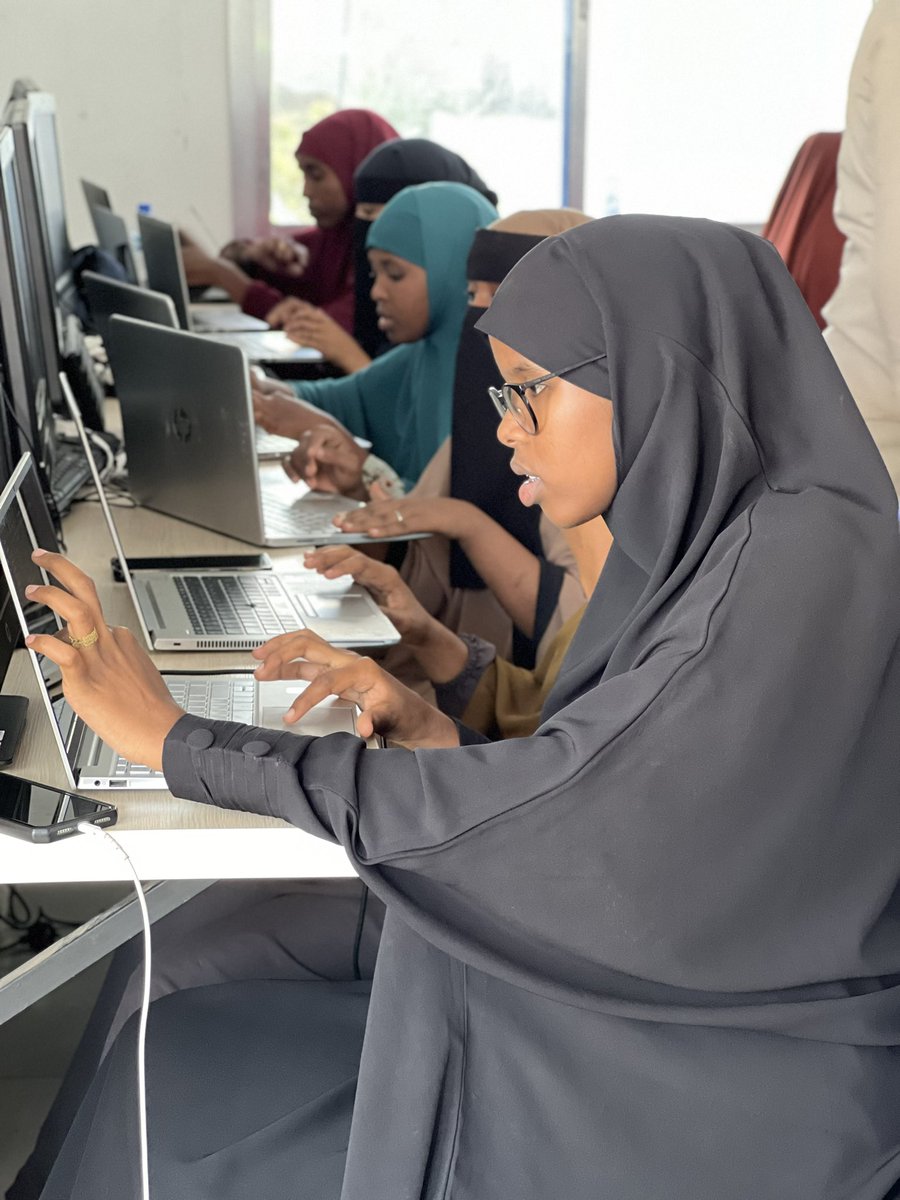 RiseAcademy21's tweet image. During the second week of the fullstack developer course, students explored various technological stacks to enhance their knowledge and skills.
#TheyCanCode
#Developers