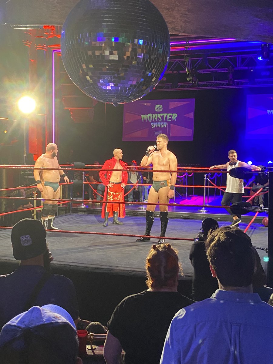 Davesewell04's tweet image. Post match pics as ⁦@dannyjoneswres⁩ shows #SpikeTrivet he’s more than capable oh cutting a promo, ⁦@Bronco_PW⁩ ⁦@murdoch_pw⁩ @r