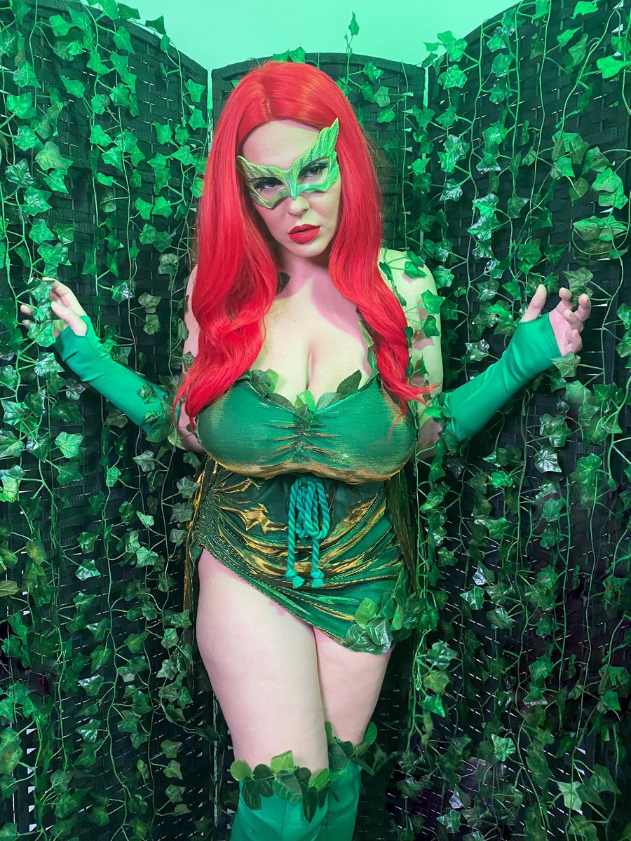 iamgiablaze's tweet photo. Poison Ivy Photoset &amp; Video Up Next. 🌱💋 Link in Bio. 

#poisonivy #redhair #redhead #cosplay #bigtits https://t.co/ieFCBtUe7Z