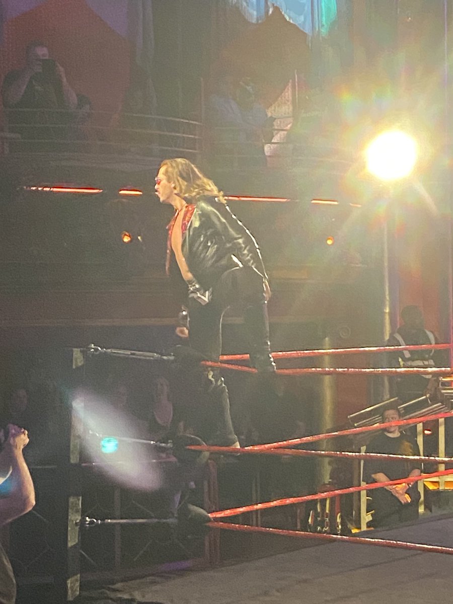 Davesewell04's tweet image. Post match pics as ⁦@dannyjoneswres⁩ shows #SpikeTrivet he’s more than capable oh cutting a promo, ⁦@Bronco_PW⁩ ⁦@murdoch_pw⁩ @r