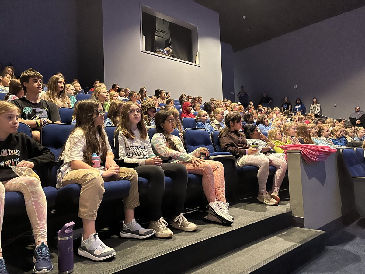 Rippsters's tweet image. We’re learning about different careers in the tech world from our female tech leader panelists #awsgirlstechday @HilliardSchools @BeaconBobcats
