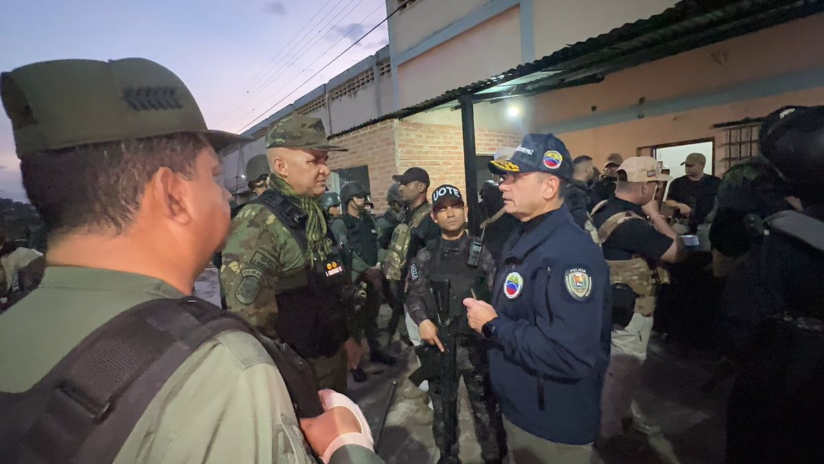 MijpVzla's tweet photo. #AHORA || El Vpdte. Sectorial A/J @CeballosIchaso1, ofrece importante información sobre el desarrollo de la Operación Cacique Guaicaipuro en el Centro Penitenciario Tocuyito en el edo. Carabobo.

#ActivosYFirmes https://t.co/cSOfZ9xNk7