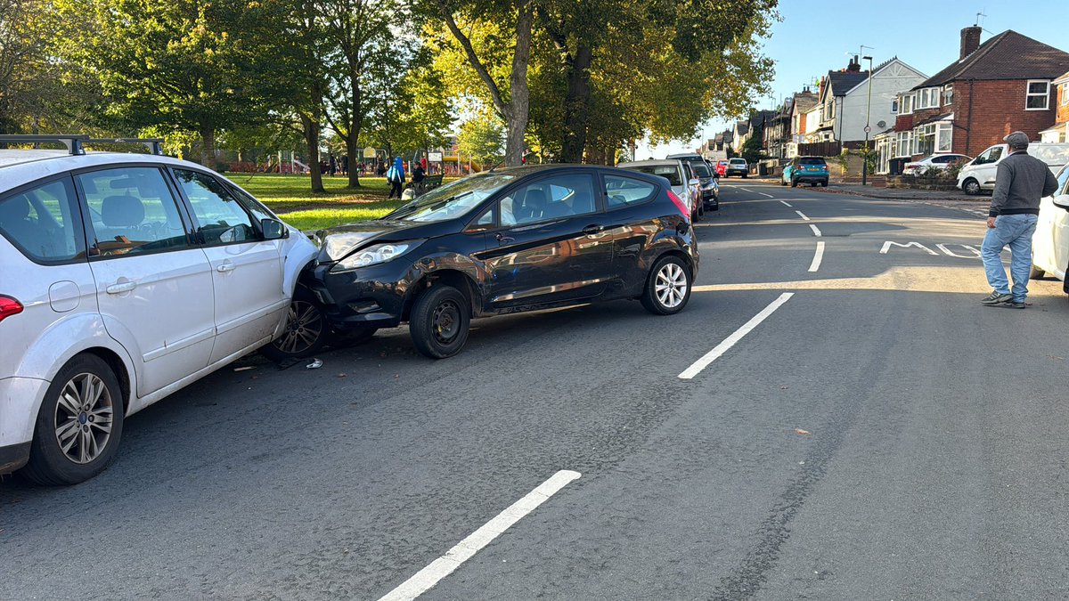 The driver of this vehicle decided it was ok to #drinkdrive around by a school. Thankfully no one was injured as all parents were at the school waiting for their children. #DONOTDRINKANDDRIVE #THISCOSTSLIVES MM