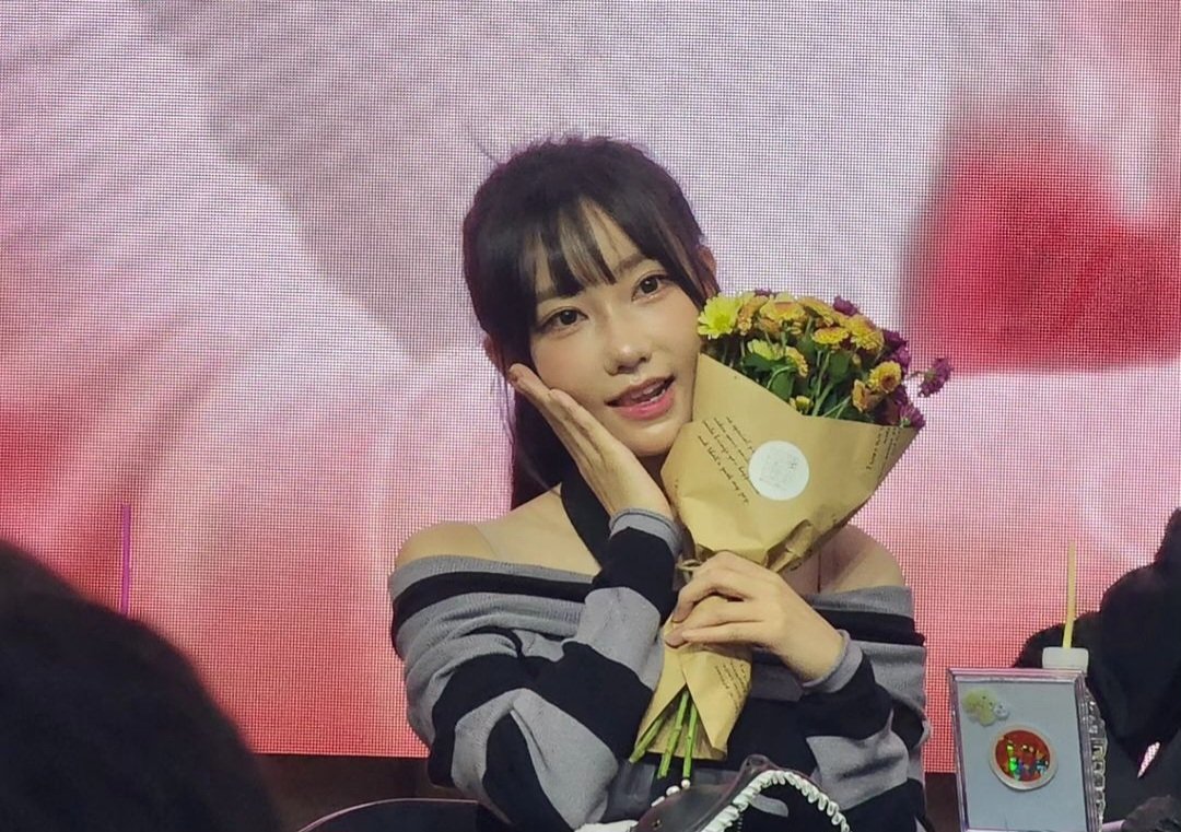 charmof_illit's tweet photo. 10월 22일은 내 인생 최고의 날이었어요
마젠타언니를 만나서 귀여운 교감을 나눴어요
팬사인회에서 젠타를 처음 만났어요
실물로도 겐타가 예쁜 걸 보고 눈물이 나기 시작했어요
내 인생에서 가장 기억에 남는 날이었어요
마지막 숨까지 항상 응원할 것을 약속드립니다
겐타가 최고야
@magentaof62 https://t.co/OtNejniGUG