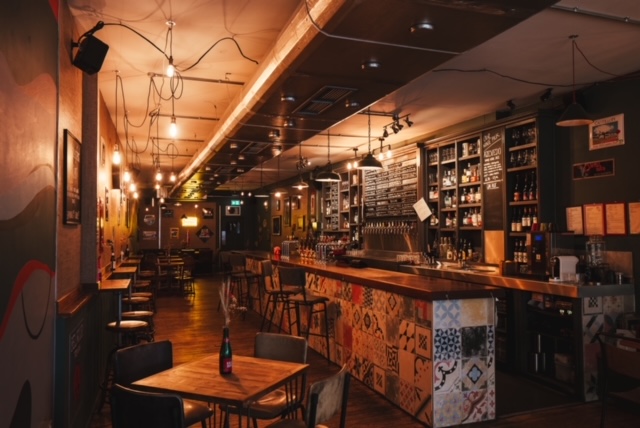 woodrecycling's tweet photo. #WednesdayHighlight At The Woodstore, we take immense pride in our craftsmanship and passion for delivering the finest commercial work. Today, we are thrilled to shine a spotlight on our collaboration with the iconic Fuggles Beer Cafe
#thewoodstore #CommercialWoodwork https://t.co/iuHJwjXzPO