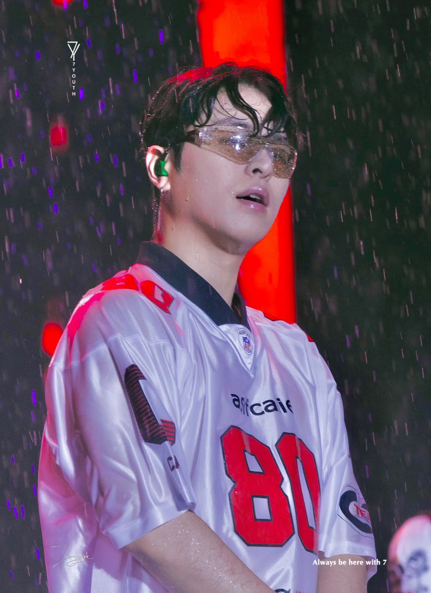 7youth_'s tweet photo. ㅣ20231022ㅣ•JUNHOE in Wow K-Music Festival• 🇻🇳

✨✨

#아이콘 #구준회 #iKON #JUNHOE https://t.co/sd3uZgsW3y