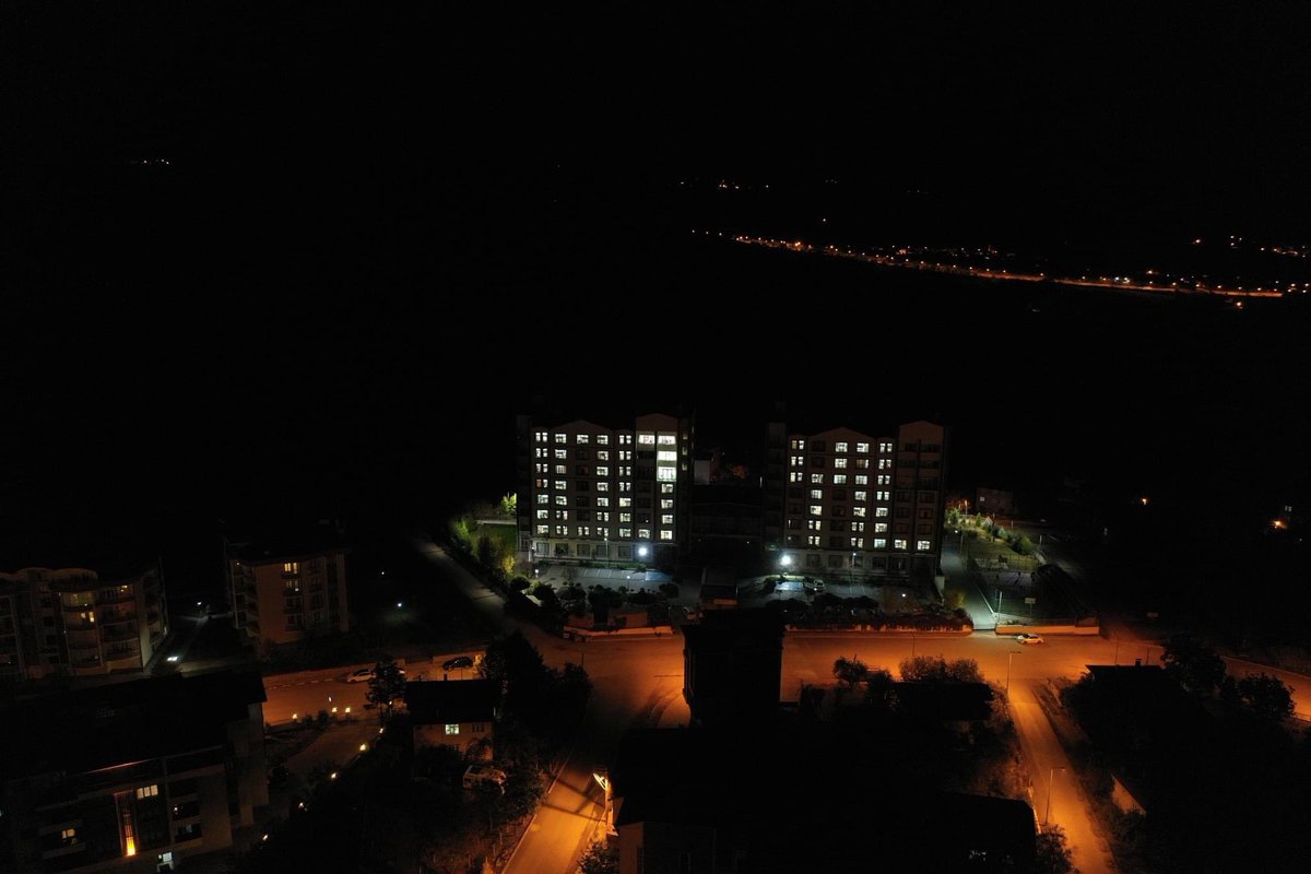 YURT IŞIKLARI "CUMHURİYETİN 100. YILI" İÇİN YANDI

Gsb Karabük Yurtlarımızın ışıkları Cumhuriyet'imizin 100. Yıl dönümü için yandı.

İsmail Necati Efendi Yurdu, Bahaddin Gazi Yurdu ve Aişe Ana Yurdunda öğrenciler odalarının ışıklarıyla 100.Yıl  koreografisi oluşturuldu.