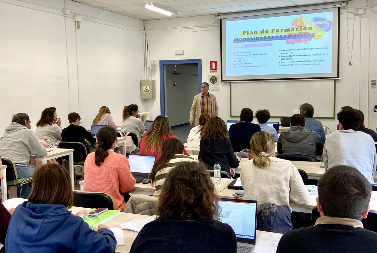 Los COFO del ámbito han asistido esta mañana a esta sesión informativa centrada en el Plan de Formación. También hemos puesto en común diversos temas formativos de los centros de la zona.

<a href="/dgafprofesorado/">F. Prof. Aragón</a> <a href="/caceres_ant/">Antonio Cáceres Paniagua</a>