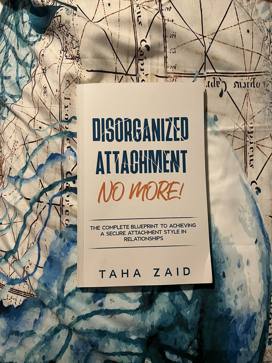 renesmeewolfen's tweet image. BOOK REVIEW! 

This is a wonderful blueprint how to alter the way you treat yourself and others around you, especially in relationships.

Get it on Amazon: amzn.to/49jed34

#selfhelpbooks #disorganizedattachment #practicalguide #insecurityissues #emotionsmatter