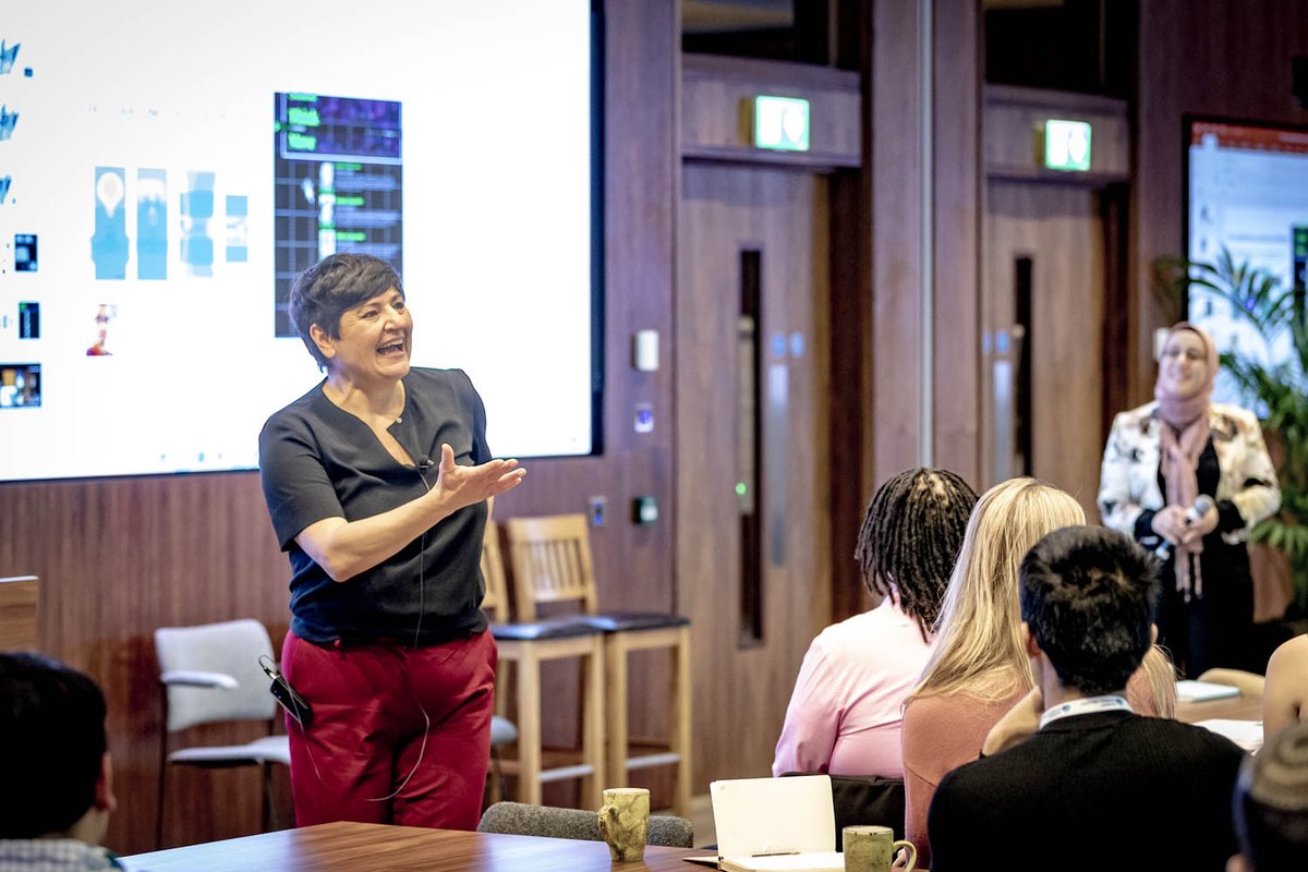 Massive thank you to Prof Laura Stevens from @OxUniEarthSci and Prof @SONIACONTERA @OxfordPhysics for taking time to share experience and their research with our 2023 Fellows during Science in Focus sessions at our Science Leadership Program meeting this week