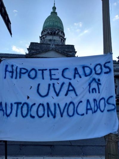 Hoy con mucha esperanza #HipotecadosUVA entregamos a cada Senador <a href="/SenadoArgentina/">Senado Argentina</a> una nota con casi 2000 firmas solicitando se trate con URGENCIA en sesión, el dictamen firmado en la Comisión de Presupuesto y Hacienda. No tenemos mas tiempo, hay que poner freno a la #UsuraUVA !