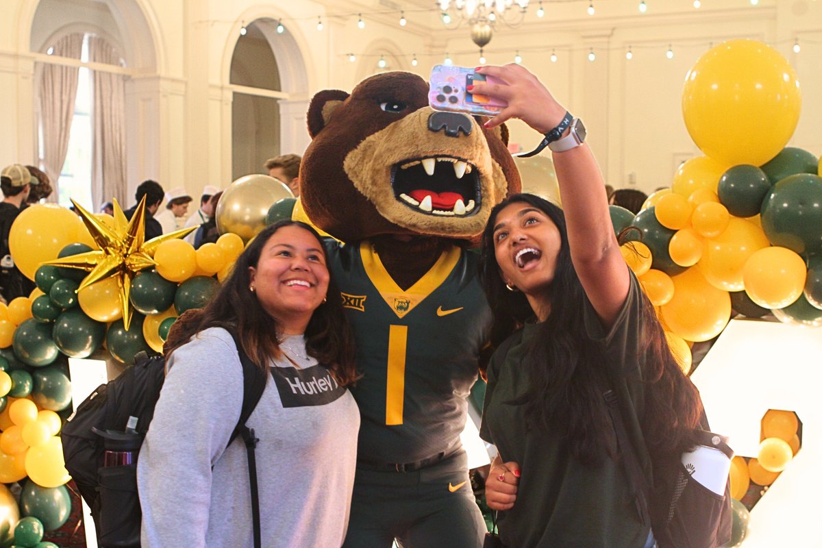 Baylor_AandS's tweet image. Nothing quite like a JAM PACKED @drpepper Hour during #BaylorHomecoming week…🥤🍦🐻