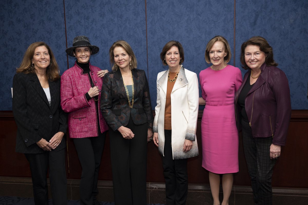 Thrilled to “share the stage” yesterday with @ReneeFleming and @JudyWoodruff at the U.S. Capitol in support of @SIAmericanWomen. Lots of energy from Advisory Council members Vivian Riefberg, @RealLyndaCarter and Jane Abraham, Congressional members, staff and museum supporters!