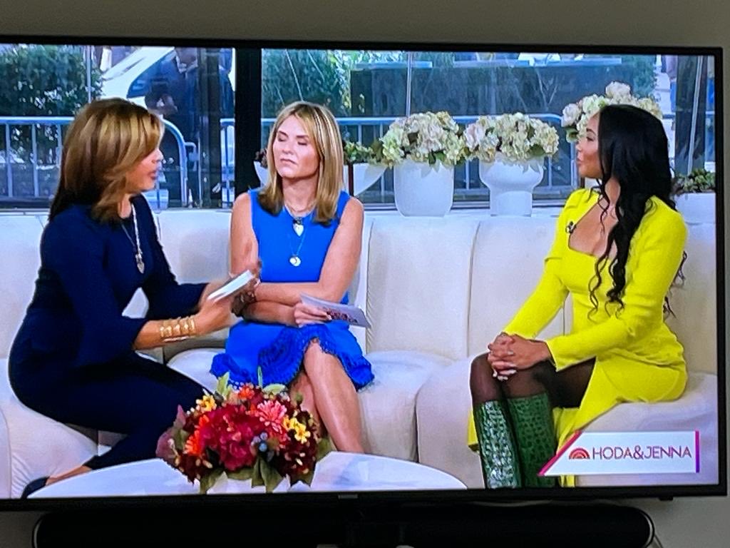 The amazing ⁦<a href="/SafiyaSinclair/">Safiya Sinclair</a>⁩ on the ⁦<a href="/TODAYshow/">TODAY</a>⁩ in her 🇯🇲 colours #represent