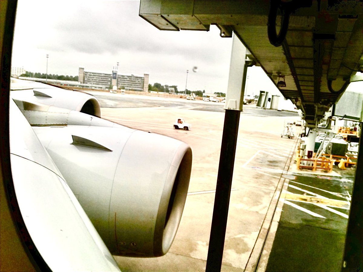 LoveStarAllians's tweet image. シンガポール航空　A380
インド上空を通過した後に、アフガニスタンとか旧ソ連だった国の紛争地帯を飛行するので、毎回ドキドキしてました✈️

#シンガポール航空　#flightpath #flightmap
#パリ　#シャルルドゴール
#アフガニスタン　＃紛争地帯 #a380 #paris