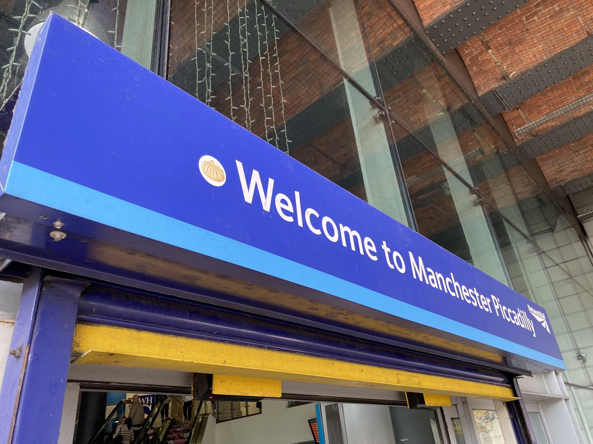 Representing one of God's finest creations that is Khinkali at the Manchester Piccadilly Station📍🏴󠁧󠁢󠁥󠁮󠁧󠁿 Courtesy of Khvicha's Irish cousin @fionnviteza